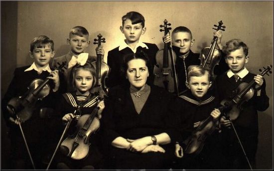 Klasa skrzypiec prof. Romanowskiej - 1952r.